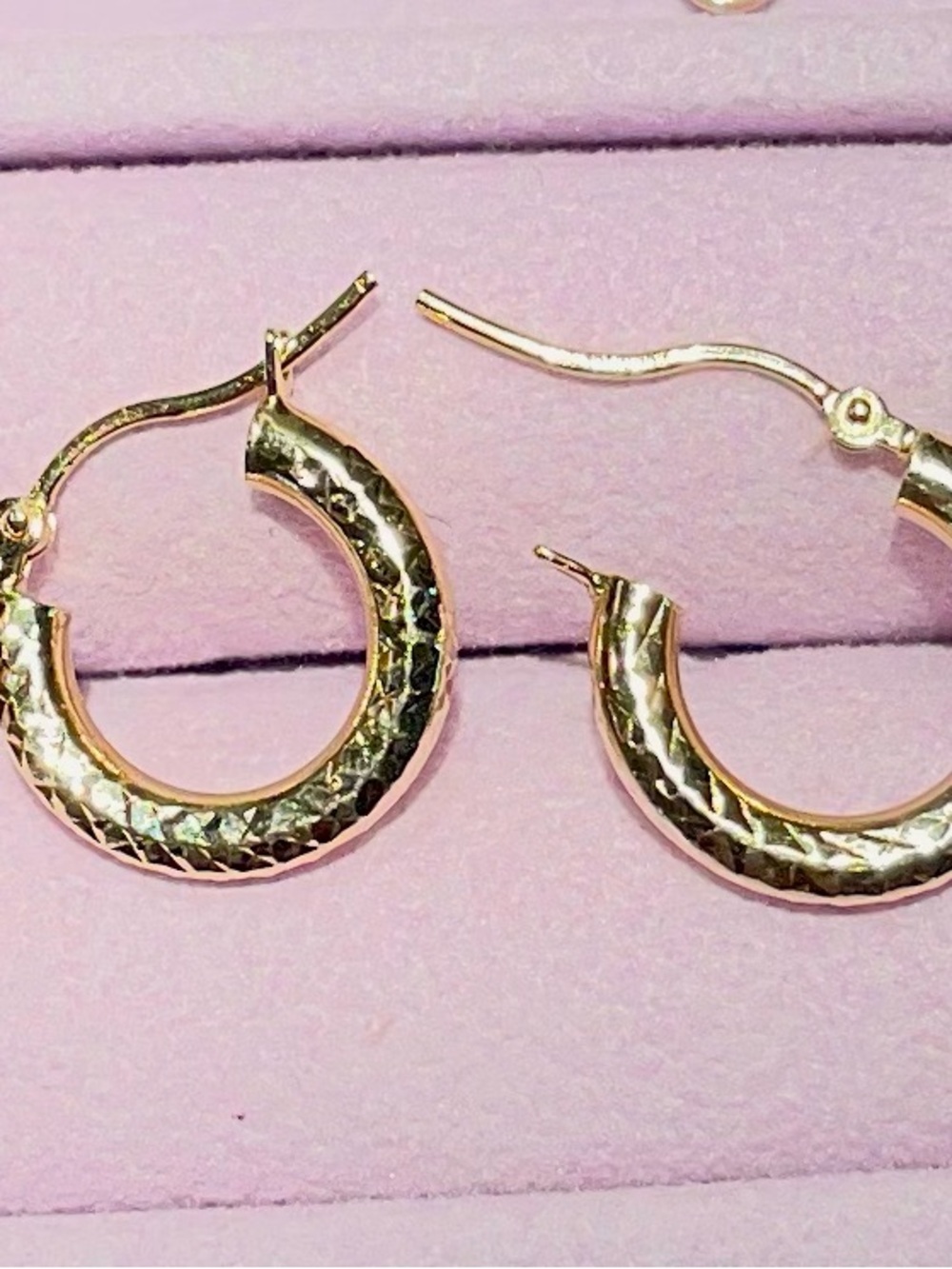 14k Solid Yellow Gold Diamond
Cut Textured Round Hoop Earrings
Marked - Picture 9 of 14